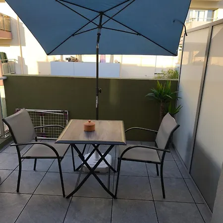 Calme Et Paisible, Climatise Avec Terrasse Au Dernier Etage, 100m Du Tramway Et 20 Min De La Promenade Des نيس