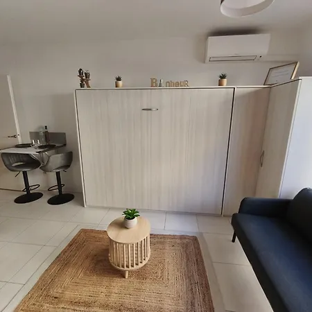 Apartment Calme Et Paisible, Climatise Avec Terrasse Au Dernier Etage, 100m Du Tramway Et 20 Min De La Promenade Des *