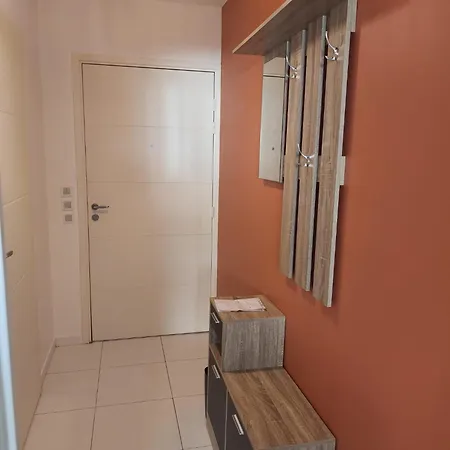 Apartment Calme Et Paisible, Climatise Avec Terrasse Au Dernier Etage, 100m Du Tramway Et 20 Min De La Promenade Des Nice
