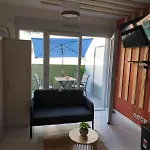 Daire Calme Et Paisible, Climatise Avec Terrasse Au Dernier Etage, 100m Du Tramway Et 20 Min De La Promenade Des Nice