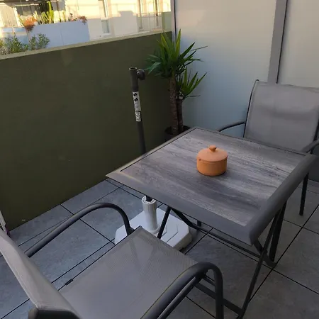 Calme Et Paisible, Climatise Avec Terrasse Au Dernier Etage, 100m Du Tramway Et 20 Min De La Promenade Des Apartament *